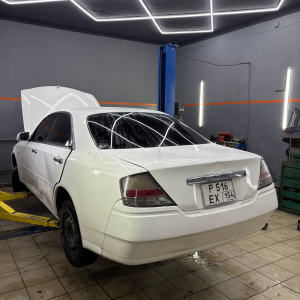 Ремонт стоек Nissan Cedric 2001 цвет белый Ремонт стоек Nissan Cedric 2001 цвет белый