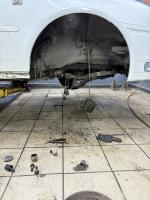 Ремонт стоек Nissan Cedric 2001 цвет белый