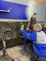 Ремонт стоек Nissan Cedric 2001 цвет белый