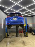 Замена передних стоек и втулок СПУ на Тойоте  Caldina синего цвета.